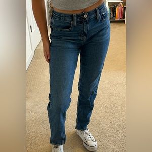 Women’s American Eagle Straight Leg Jeans (size 2)